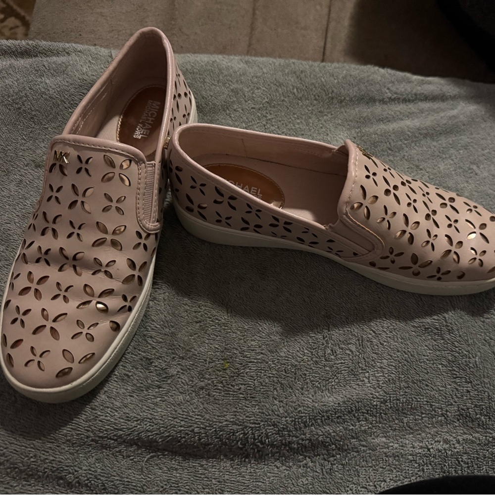 Gently used Michael Kors Women’s SlideOn Loafer, Dusty Rose, Size 7